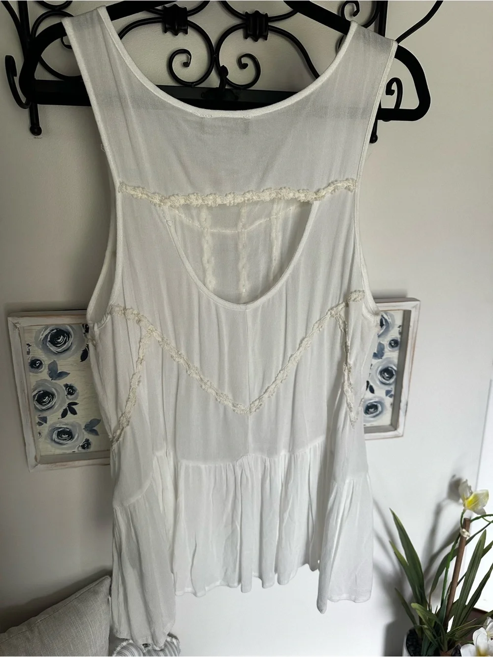 🎯 POL White Lace-Trim Peplum Tank Top - Picture 9 of 9